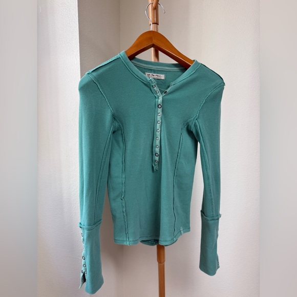 Free People We The Free NWOT Teal Long Sleeve Henley Top Women’s Size Small - Picture 3 of 7